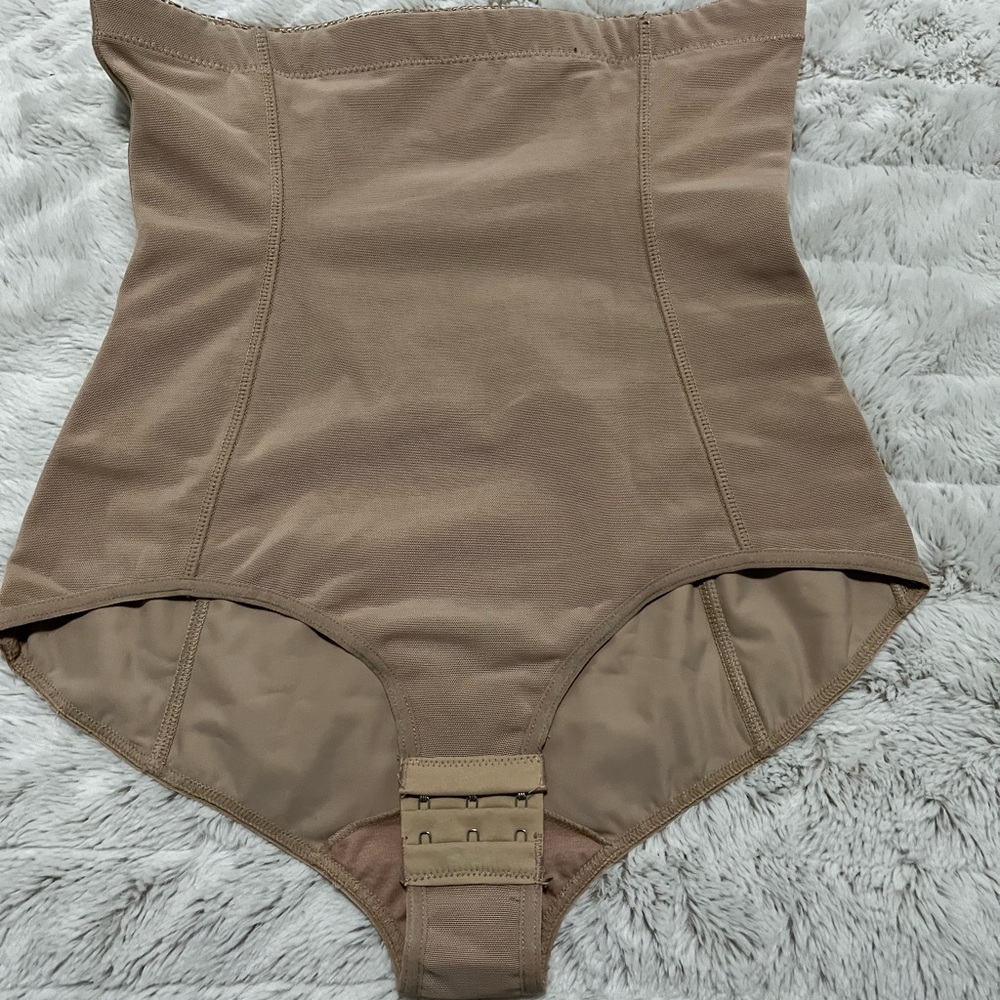 Belly Bandit - Postpartum Sculpting Girdle
Nude / S| 4-6